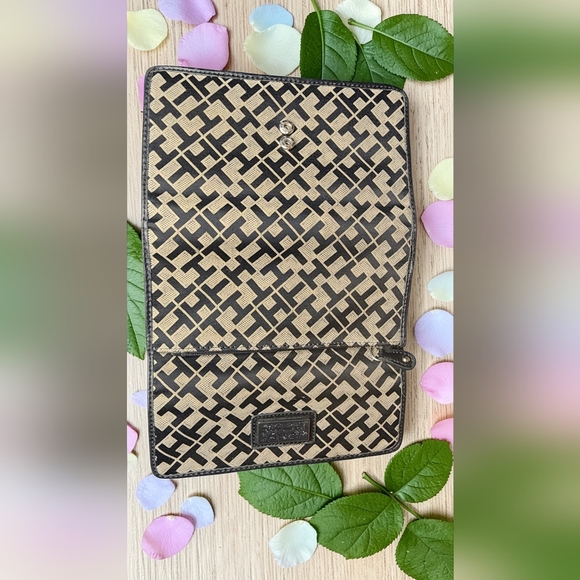 Tommy Hilfiger Monogram Crossbody Bag With Matching Wallet - Picture 11 of 14